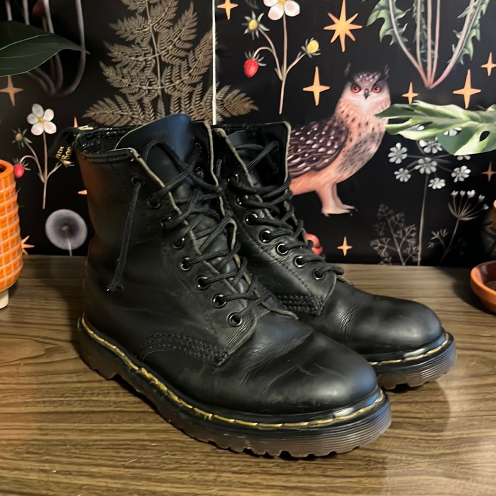Dr.Marten 1460 Pascal 8 hole boot, women’s size 6